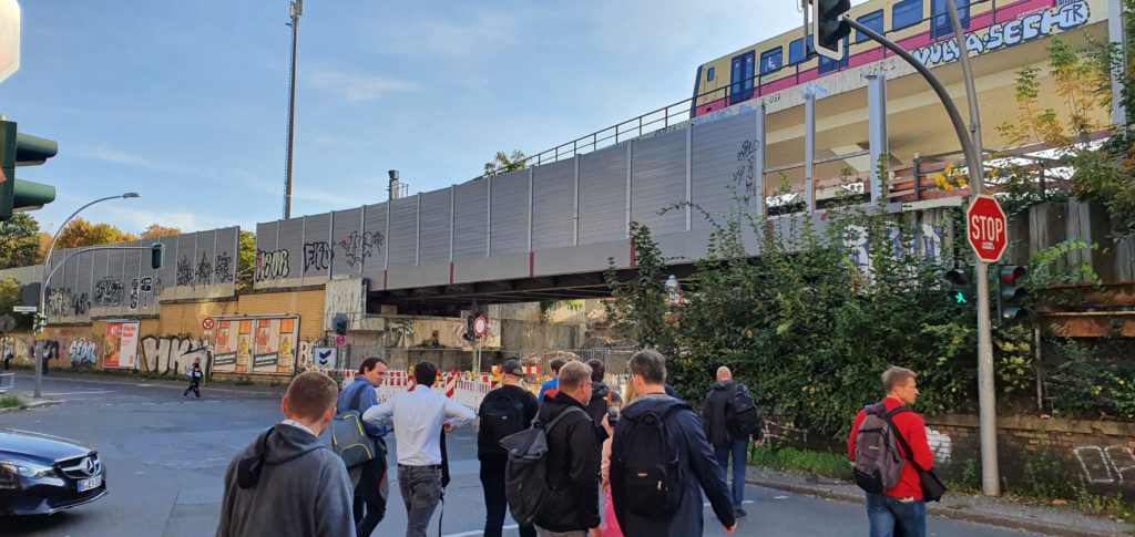 Begehung Potsdamer Stammbahn: Eisenbahnübergang Niemtzstraße, Foto VBB
