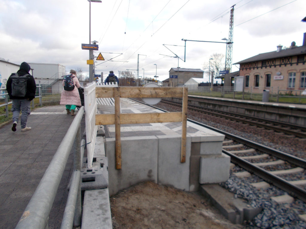 Bahnhof Briesen nach der Bahnsteigverlängerung, Foto: DB Station&Service