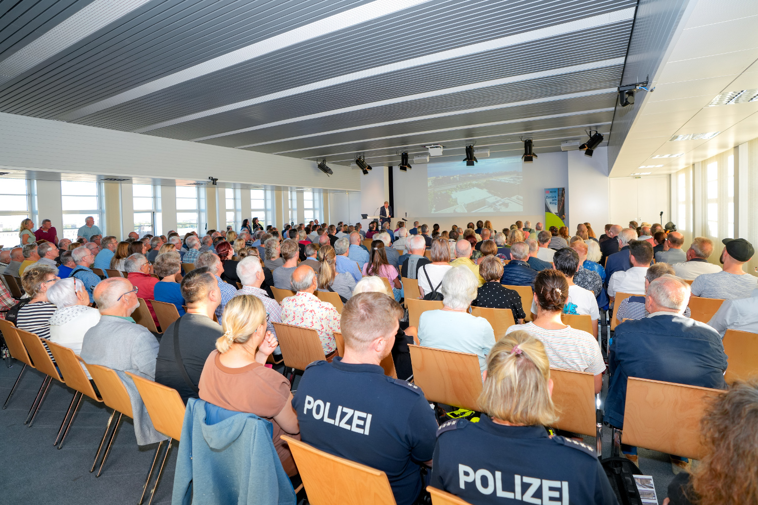 Großes Interesse am Projekt Siemensbahn: Mehr als 260 Menschen haben an der Veranstaltung teilgenommen. (Foto: SenMVKU/Vorwerk)